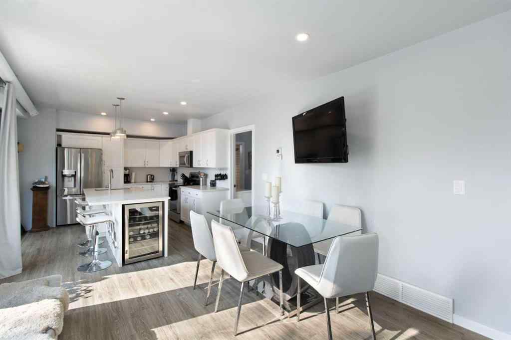 MLS® A2257295 - 4 Heston Street NW in Highwood Calgary, Residential