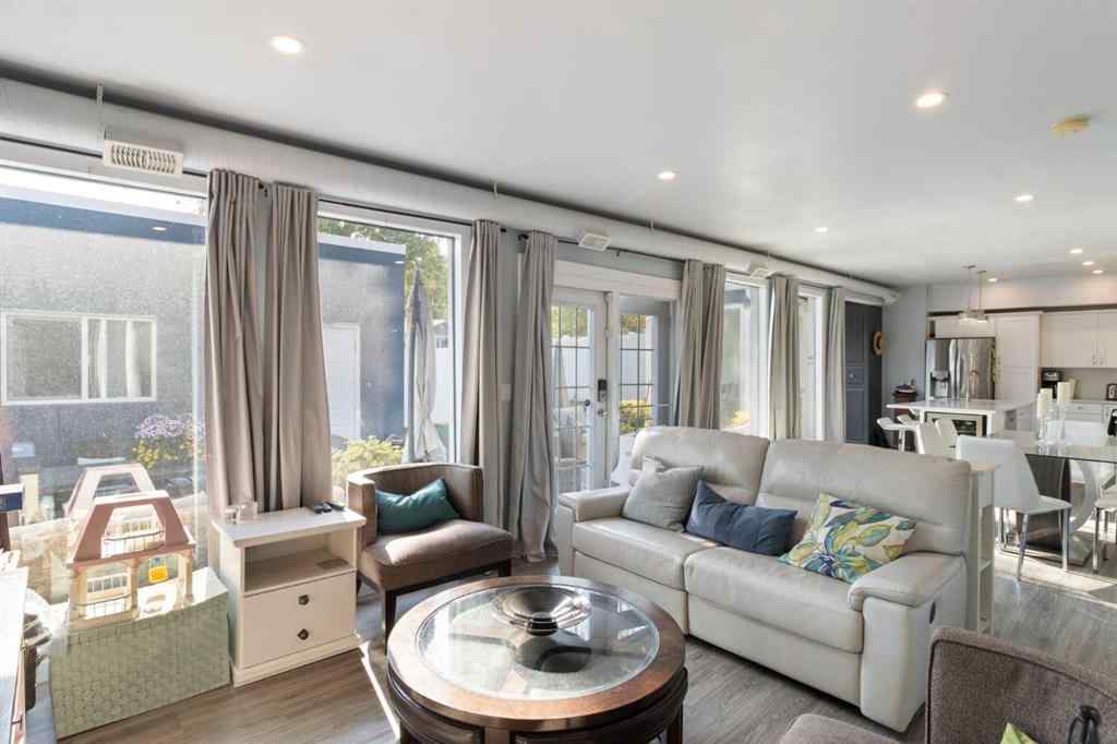 MLS® A2257295 - 4 Heston Street NW in Highwood Calgary, Residential