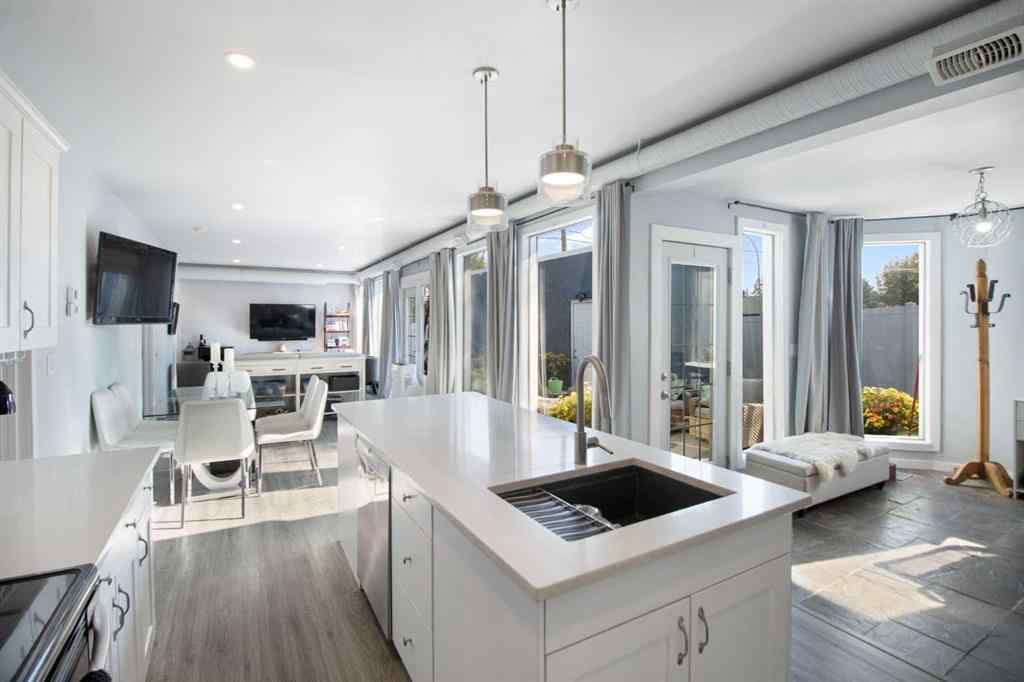 MLS® A2257295 - 4 Heston Street NW in Highwood Calgary, Residential
