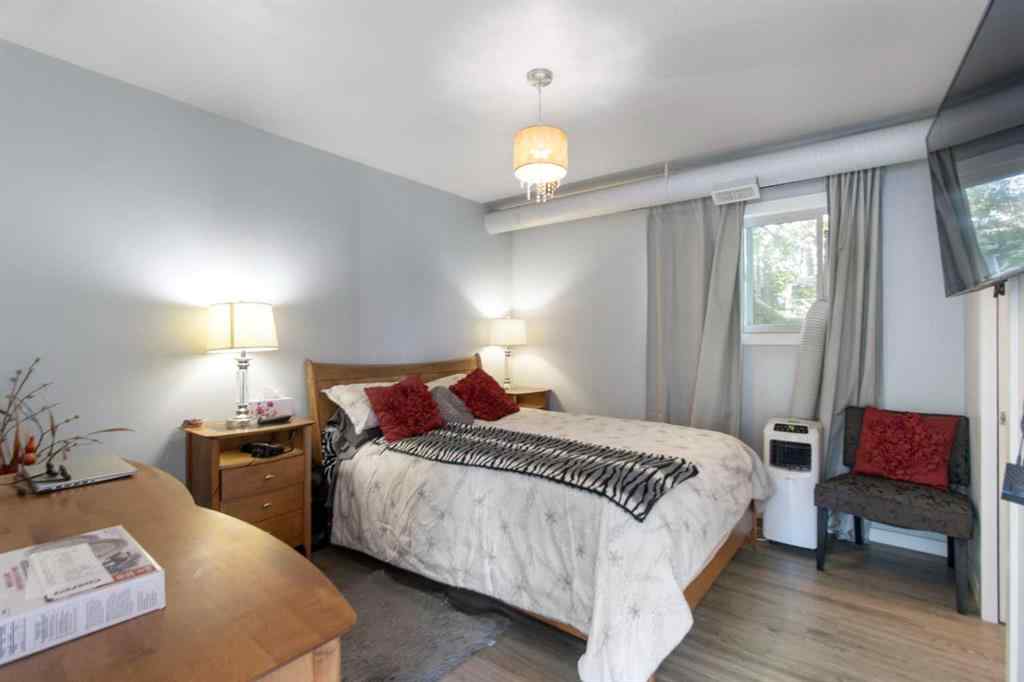 MLS® A2257295 - 4 Heston Street NW in Highwood Calgary, Residential