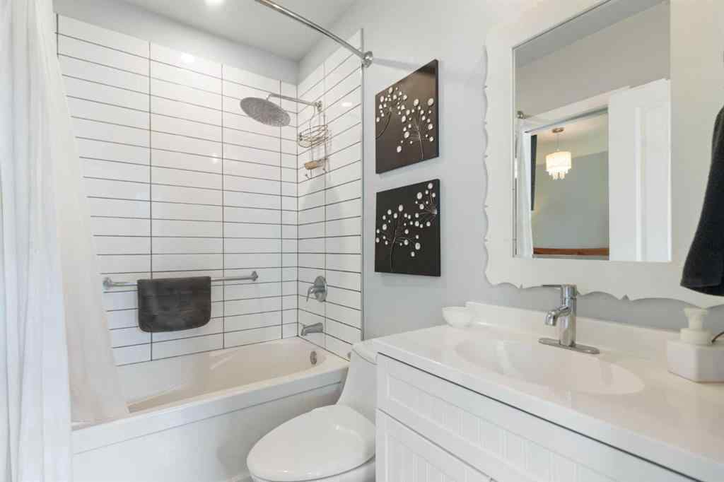 MLS® A2257295 - 4 Heston Street NW in Highwood Calgary, Residential