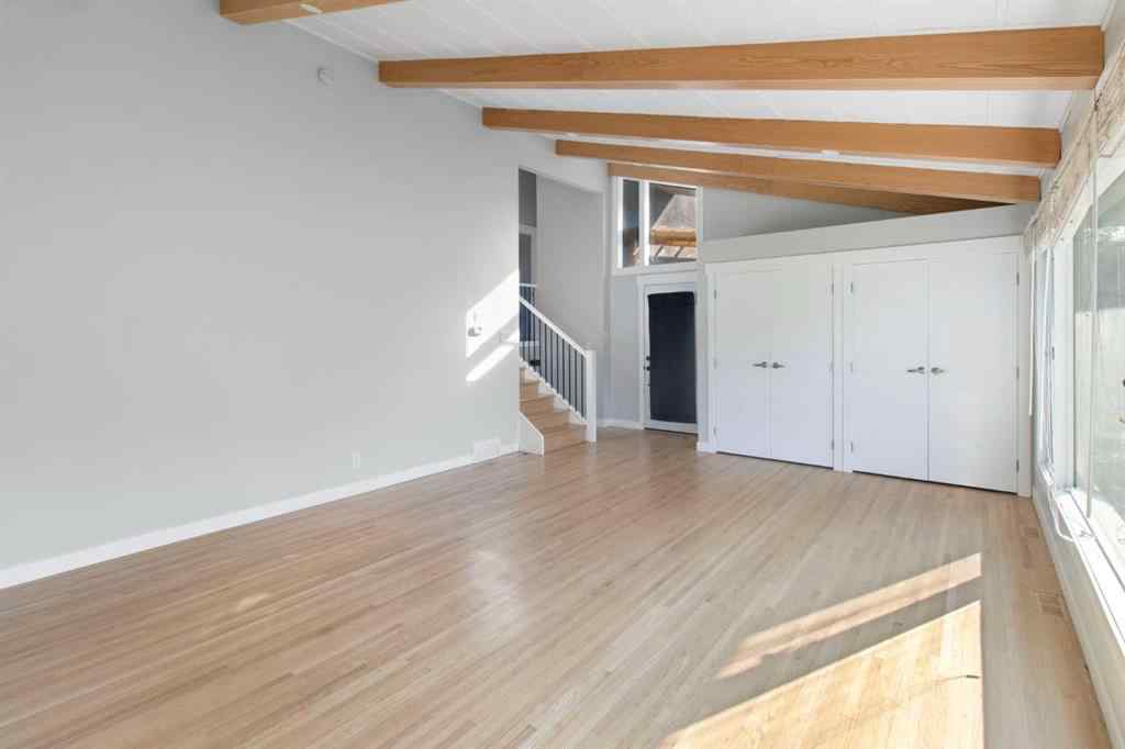MLS® A2257295 - 4 Heston Street NW in Highwood Calgary, Residential