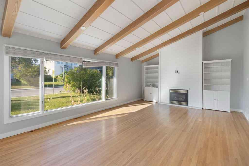 MLS® A2257295 - 4 Heston Street NW in Highwood Calgary, Residential