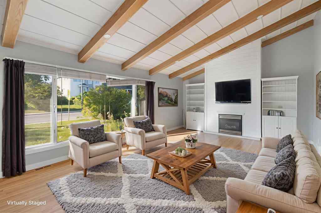 MLS® A2257295 - 4 Heston Street NW in Highwood Calgary, Residential