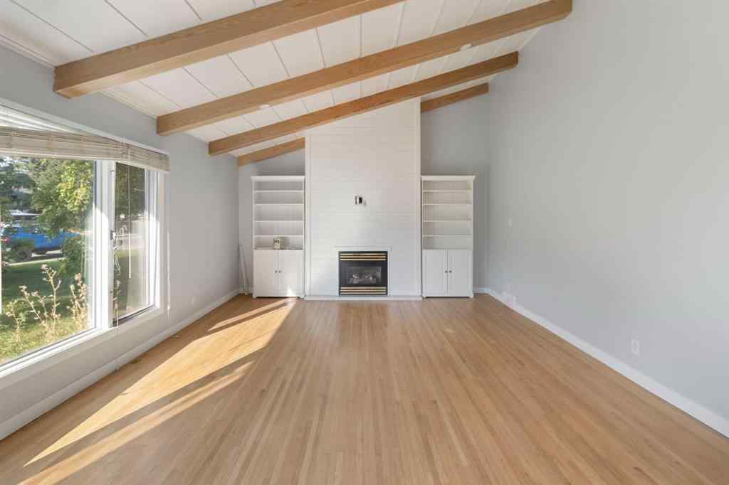 MLS® A2257295 - 4 Heston Street NW in Highwood Calgary, Residential