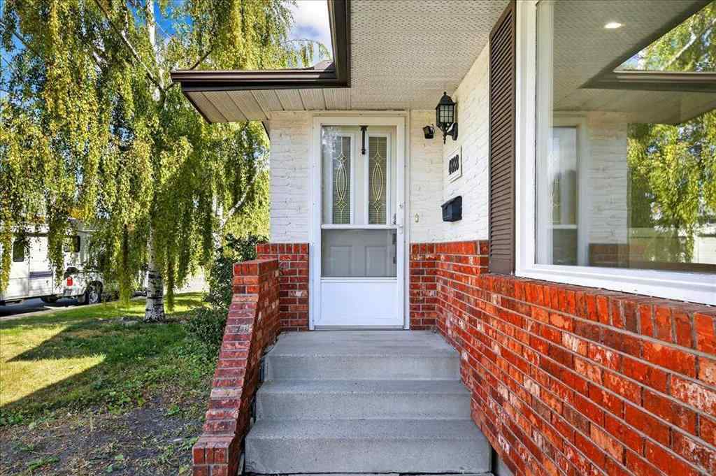 MLS® A2257321 - 4828 Nelson Road NW in North Haven Calgary, Residential