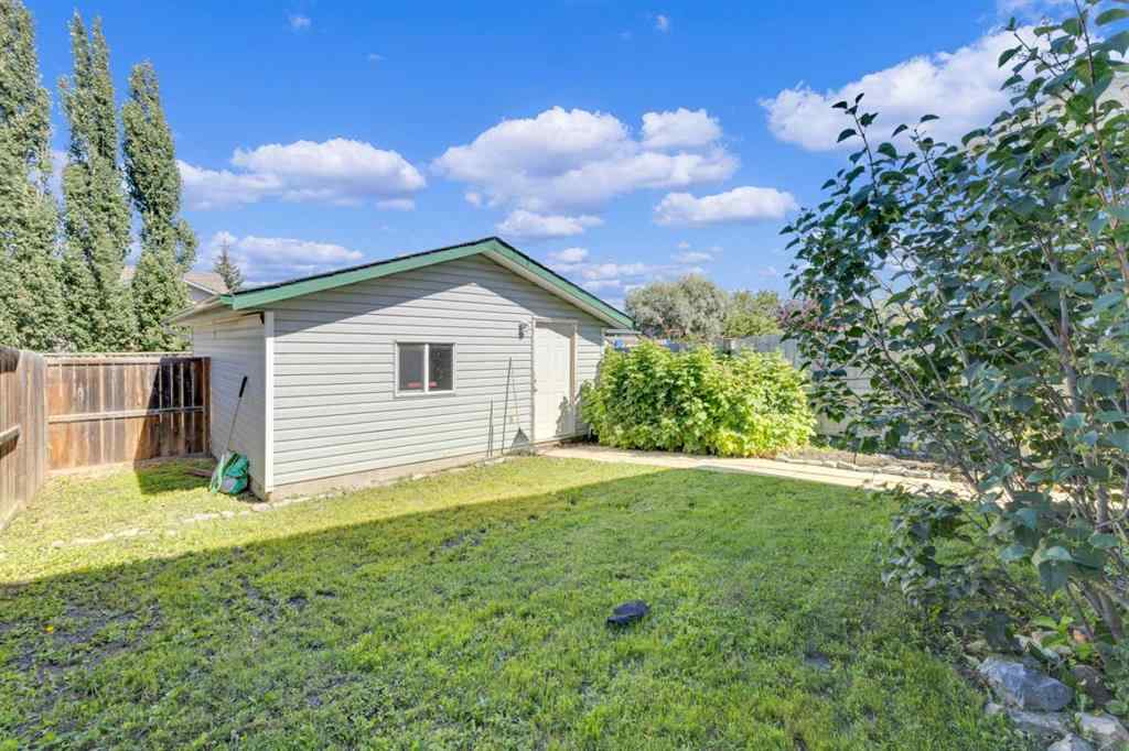 MLS® A2257332 - 49 Old Boomer Road  in Fox Run Sylvan Lake, Residential