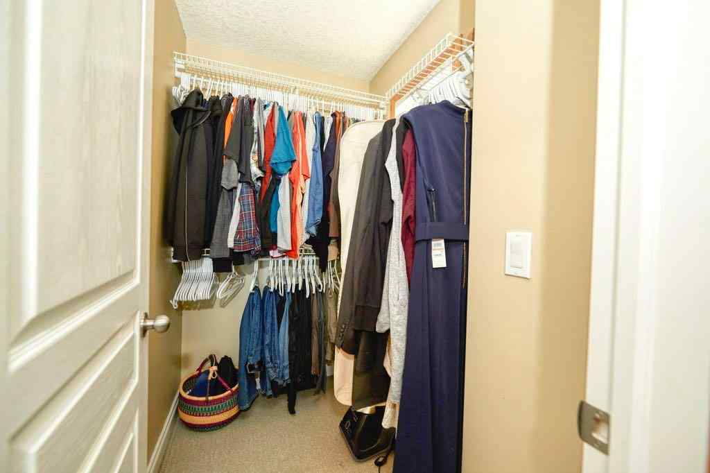 MLS® A2257338 - 24 Cougar Ridge Mews SW in Cougar Ridge Calgary, Residential