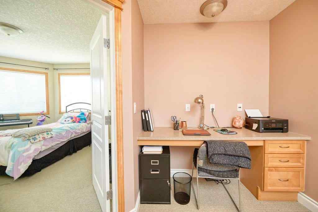 MLS® A2257338 - 24 Cougar Ridge Mews SW in Cougar Ridge Calgary, Residential