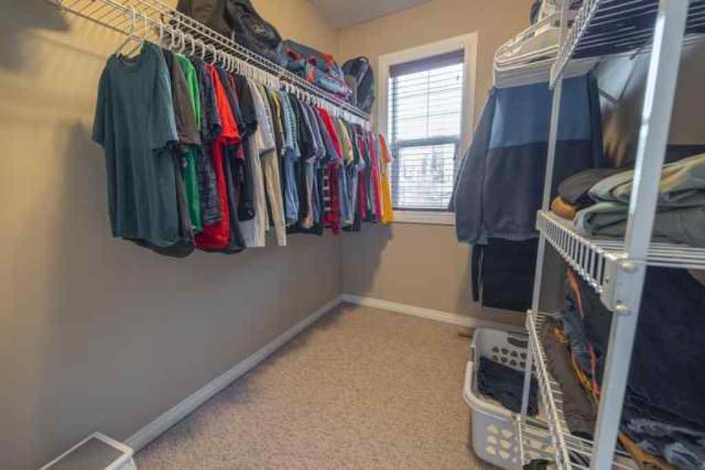 MLS® A2257342 - 28 Crestmont Way SW in Crestmont Calgary, Residential