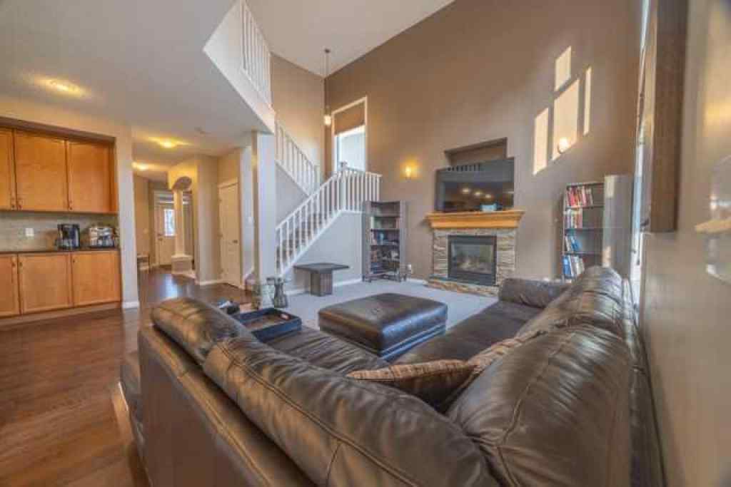 MLS® A2257342 - 28 Crestmont Way SW in Crestmont Calgary, Residential