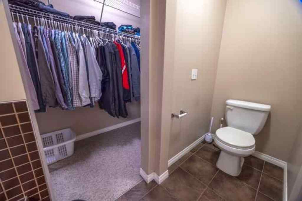MLS® A2257342 - 28 Crestmont Way SW in Crestmont Calgary, Residential