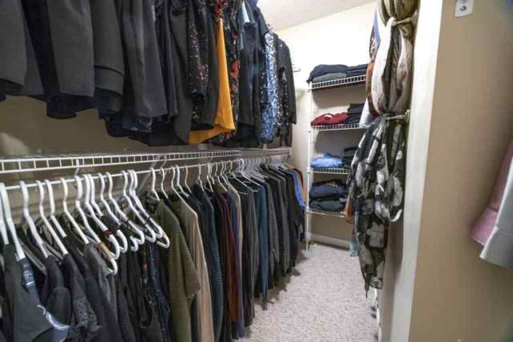 MLS® A2257342 - 28 Crestmont Way SW in Crestmont Calgary, Residential