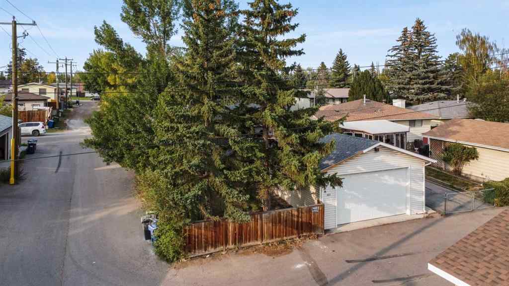 MLS® A2257349 - 3217 Doverthorn Road SE in Dover Calgary, Residential