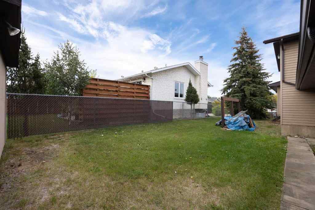 MLS® A2257356 - 206 Leigh Crescent  in Dickinsfield Fort McMurray, Residential