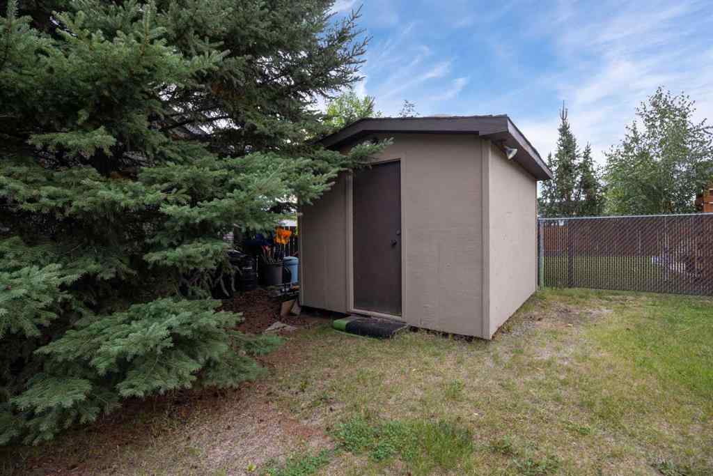 MLS® A2257356 - 206 Leigh Crescent  in Dickinsfield Fort McMurray, Residential