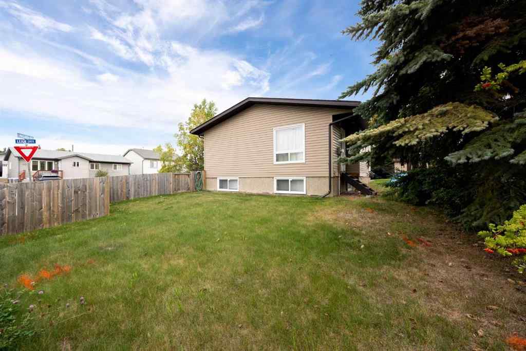 MLS® A2257356 - 206 Leigh Crescent  in Dickinsfield Fort McMurray, Residential