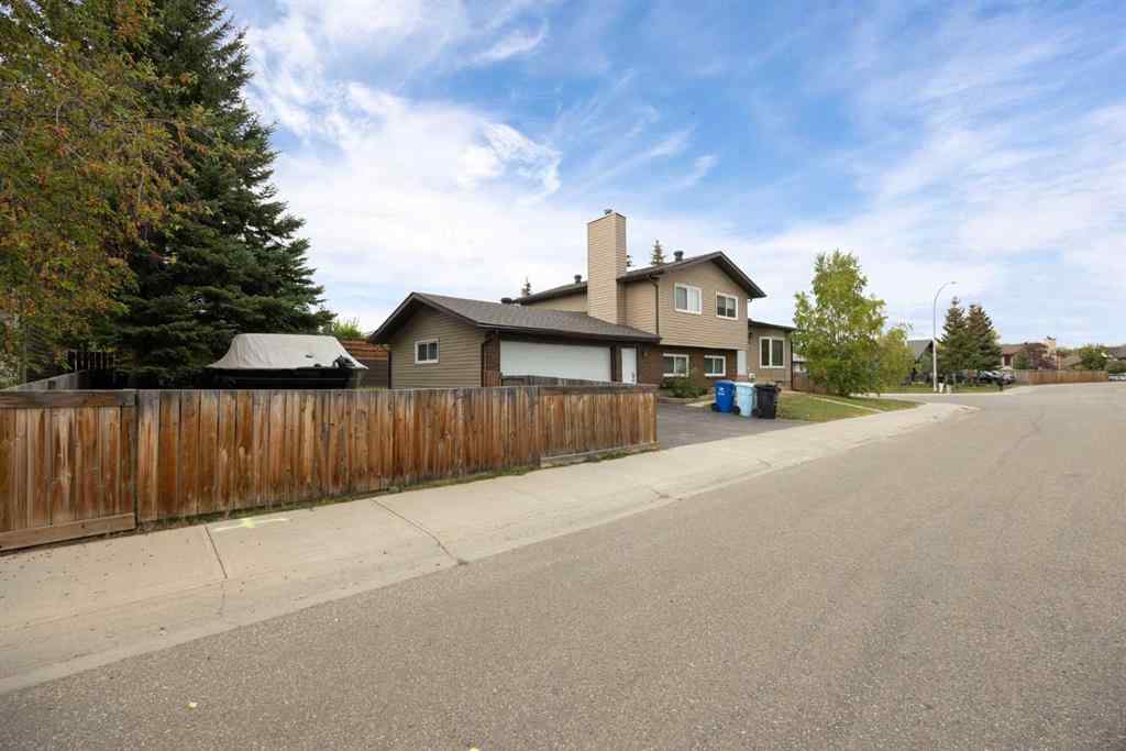 MLS® A2257356 - 206 Leigh Crescent  in Dickinsfield Fort McMurray, Residential