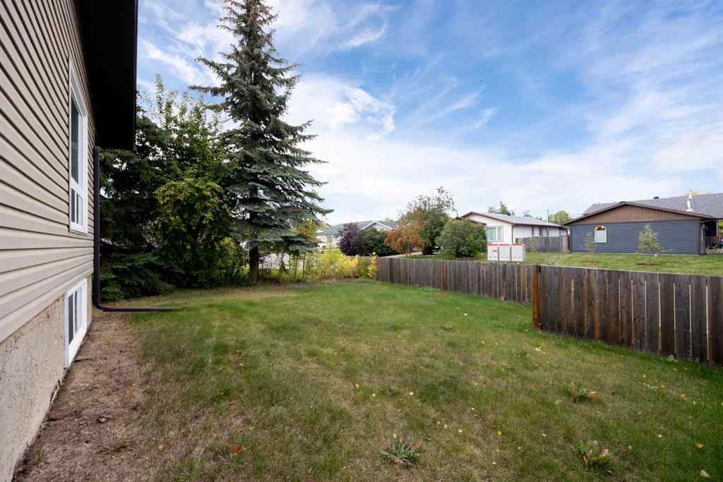 MLS® A2257356 - 206 Leigh Crescent  in Dickinsfield Fort McMurray, Residential