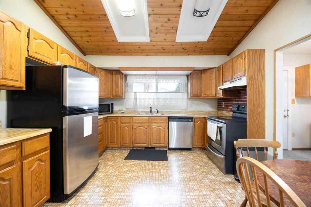 MLS® A2257356 - 206 Leigh Crescent  in Dickinsfield Fort McMurray, Residential