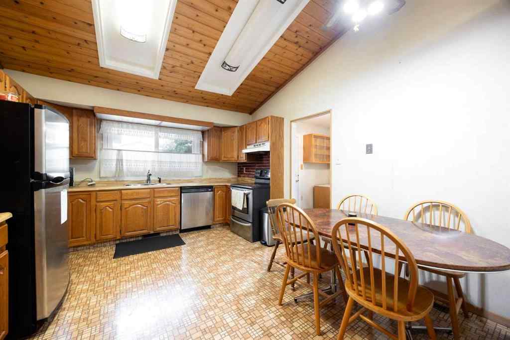 MLS® A2257356 - 206 Leigh Crescent  in Dickinsfield Fort McMurray, Residential