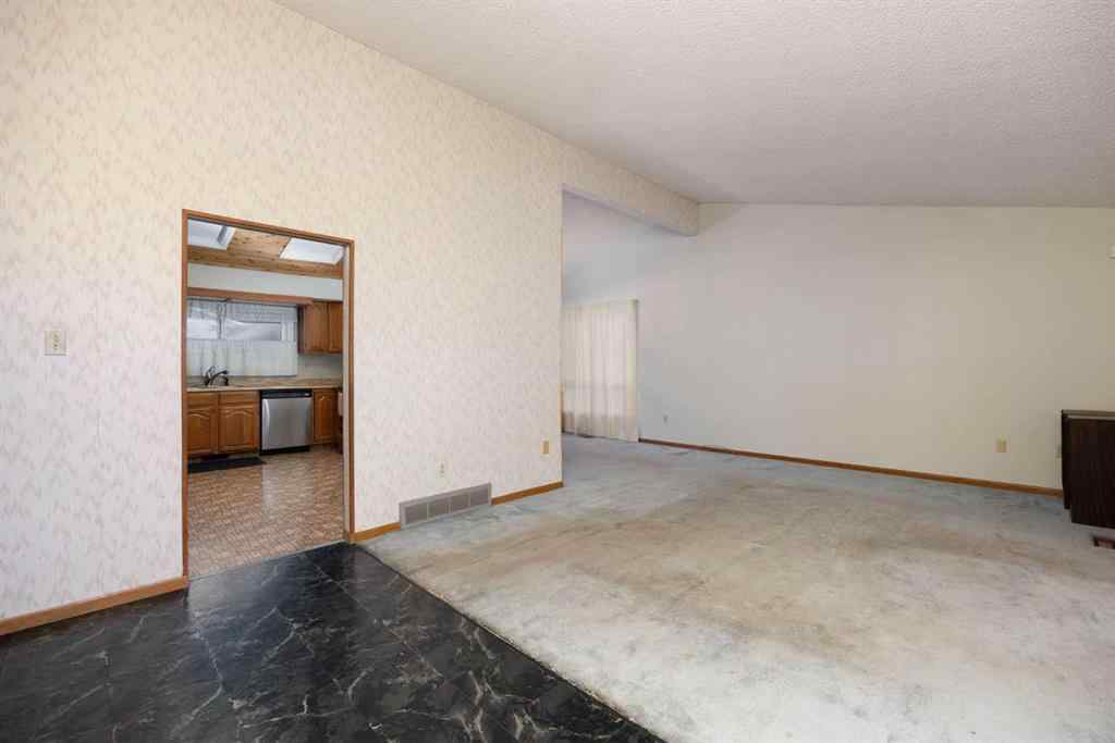 MLS® A2257356 - 206 Leigh Crescent  in Dickinsfield Fort McMurray, Residential
