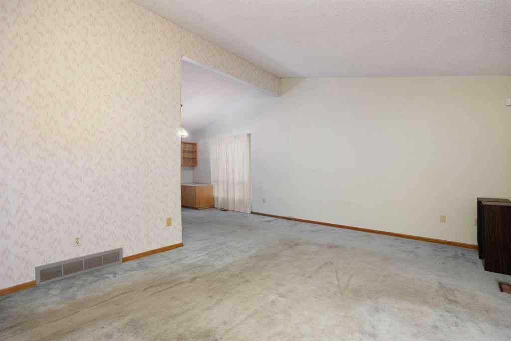 MLS® A2257356 - 206 Leigh Crescent  in Dickinsfield Fort McMurray, Residential