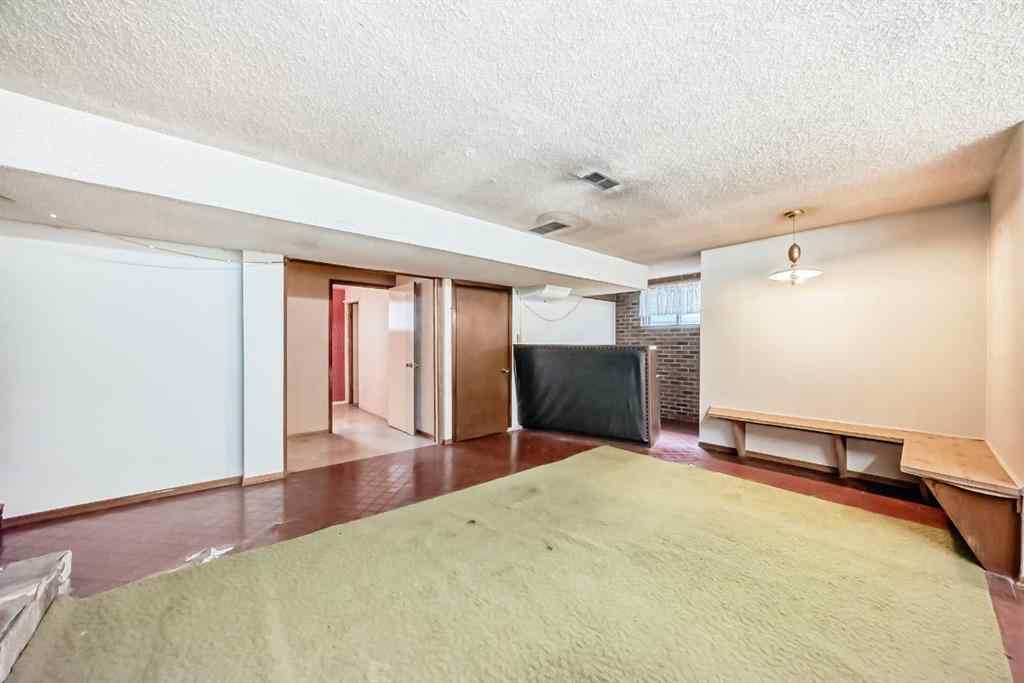 MLS® A2257370 - 916 38 Street SE in Forest Lawn Calgary, Residential