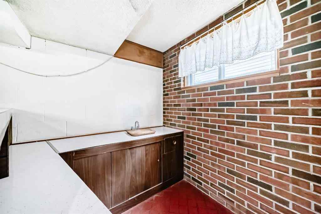 MLS® A2257370 - 916 38 Street SE in Forest Lawn Calgary, Residential