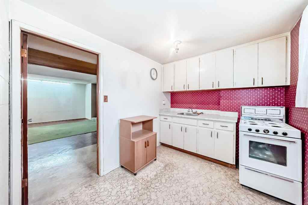 MLS® A2257370 - 916 38 Street SE in Forest Lawn Calgary, Residential