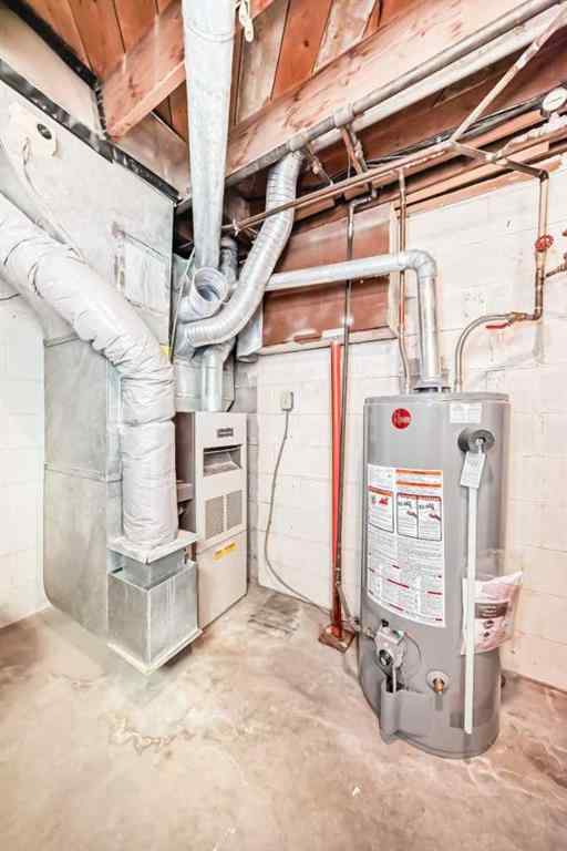 MLS® A2257370 - 916 38 Street SE in Forest Lawn Calgary, Residential