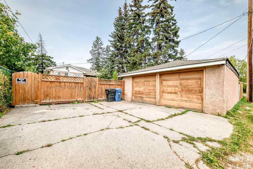 MLS® A2257370 - 916 38 Street SE in Forest Lawn Calgary, Residential