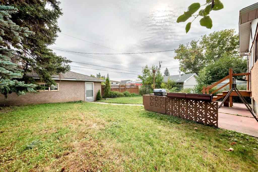 MLS® A2257370 - 916 38 Street SE in Forest Lawn Calgary, Residential