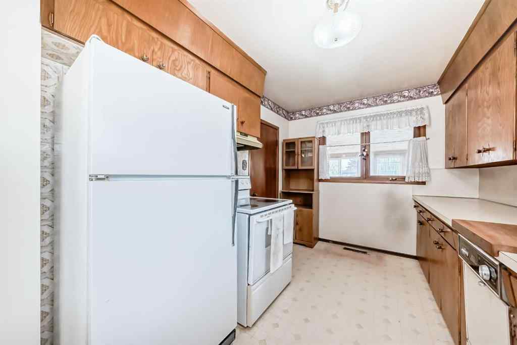 MLS® A2257370 - 916 38 Street SE in Forest Lawn Calgary, Residential