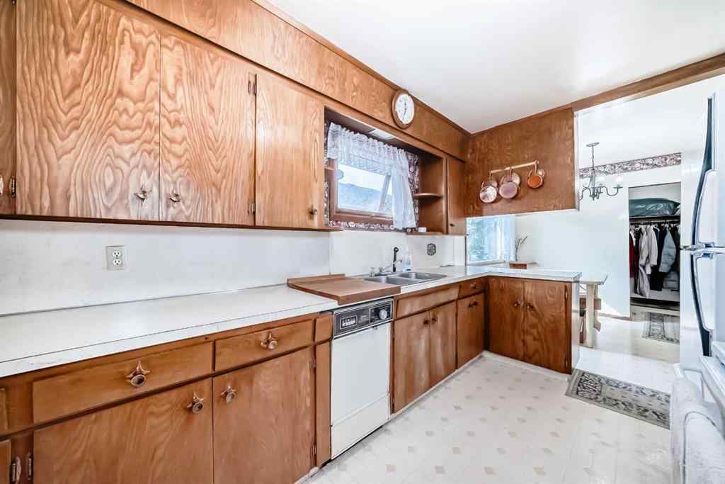 MLS® A2257370 - 916 38 Street SE in Forest Lawn Calgary, Residential