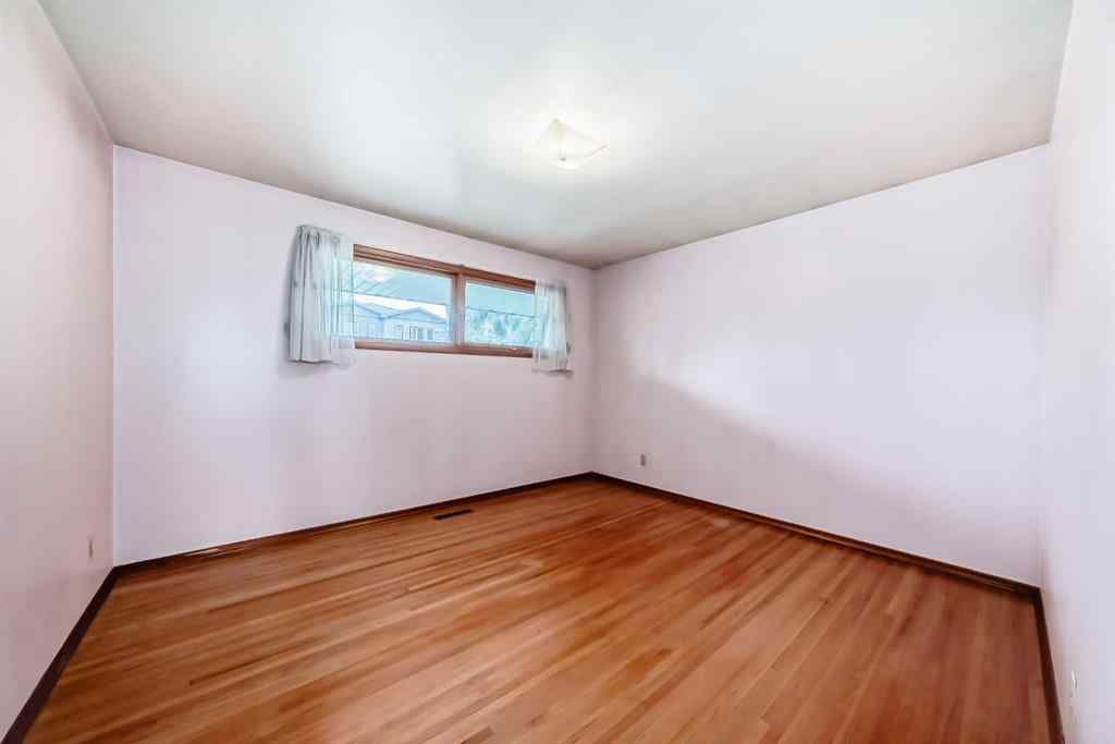 MLS® A2257370 - 916 38 Street SE in Forest Lawn Calgary, Residential