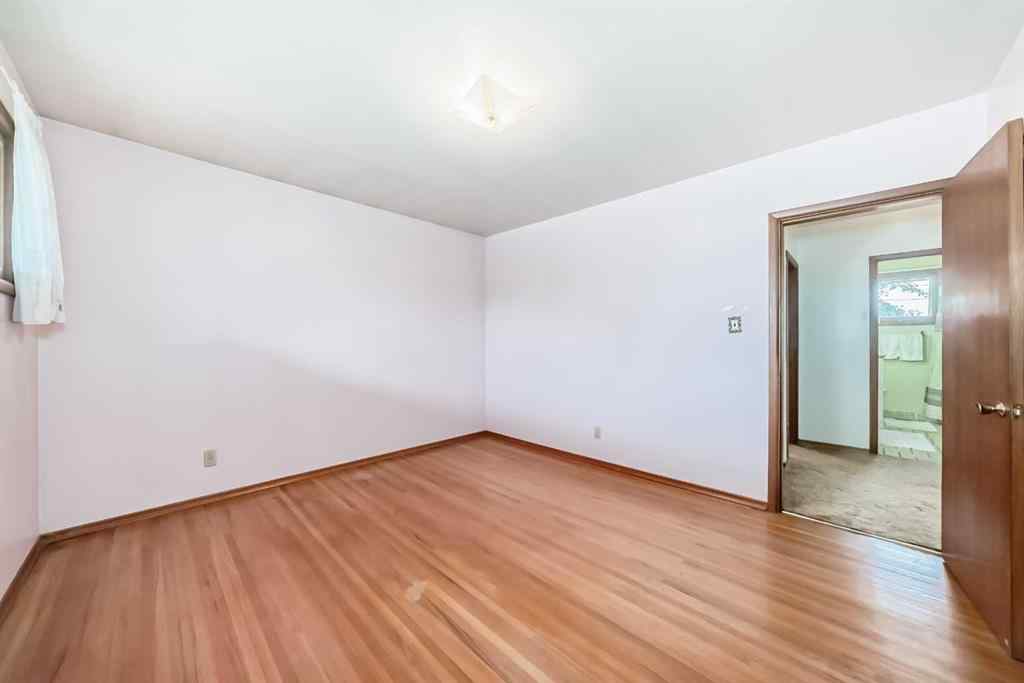 MLS® A2257370 - 916 38 Street SE in Forest Lawn Calgary, Residential