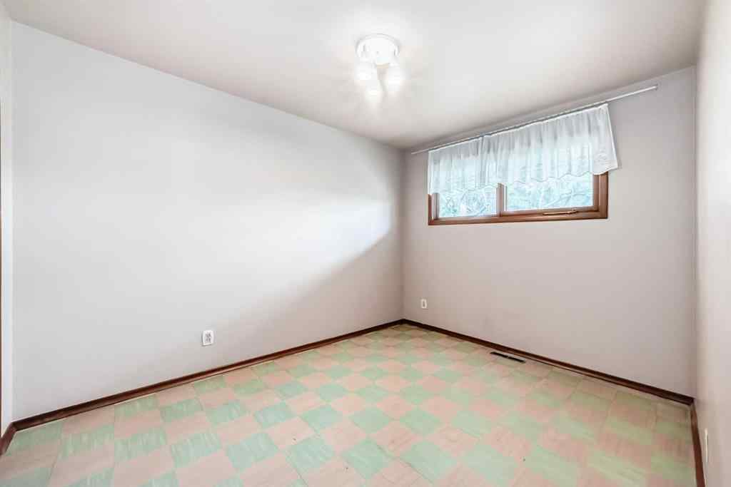 MLS® A2257370 - 916 38 Street SE in Forest Lawn Calgary, Residential