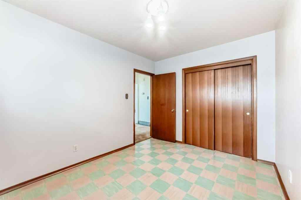 MLS® A2257370 - 916 38 Street SE in Forest Lawn Calgary, Residential