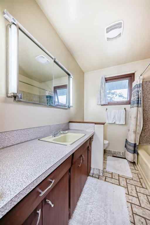 MLS® A2257370 - 916 38 Street SE in Forest Lawn Calgary, Residential