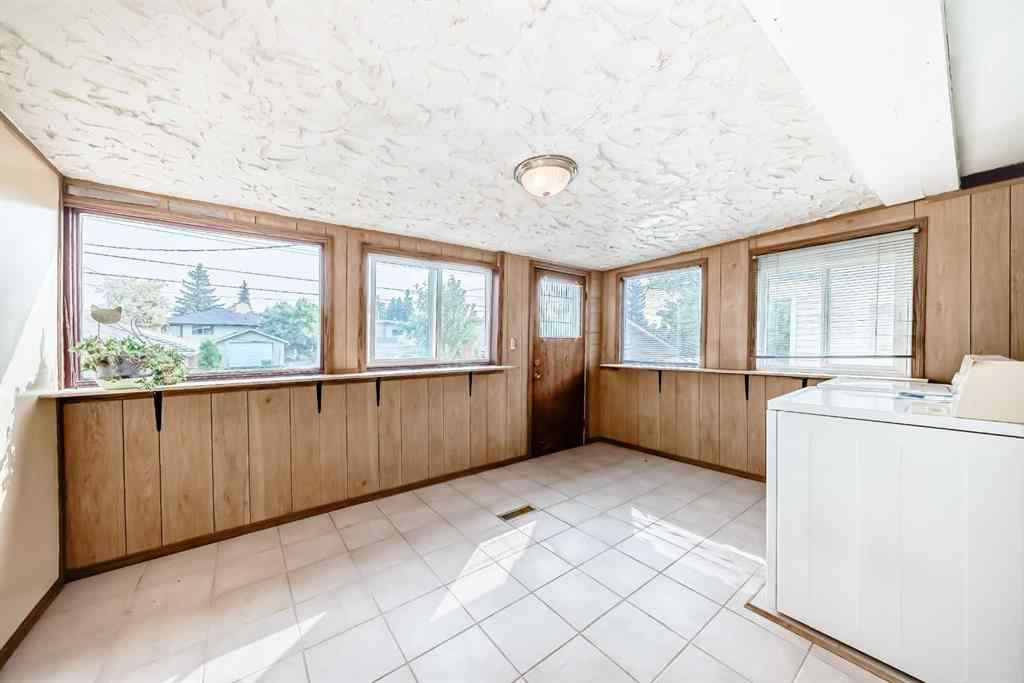 MLS® A2257370 - 916 38 Street SE in Forest Lawn Calgary, Residential