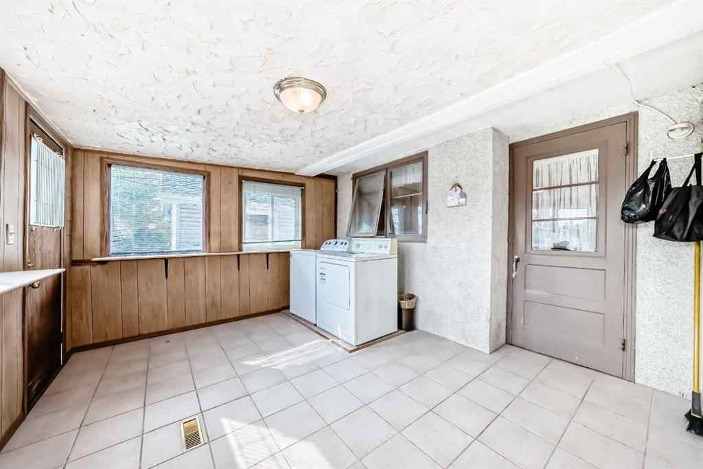 MLS® A2257370 - 916 38 Street SE in Forest Lawn Calgary, Residential