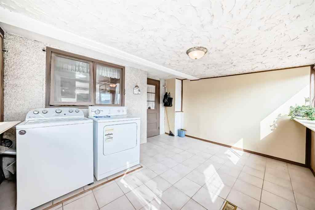 MLS® A2257370 - 916 38 Street SE in Forest Lawn Calgary, Residential