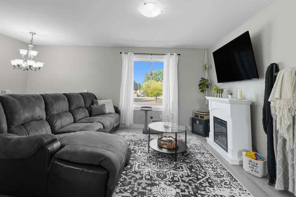 MLS® A2257371 - 4915 Womacks Road  in NONE Blackfalds, Residential