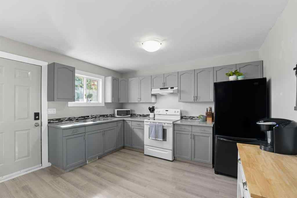 MLS® A2257371 - 4915 Womacks Road  in NONE Blackfalds, Residential