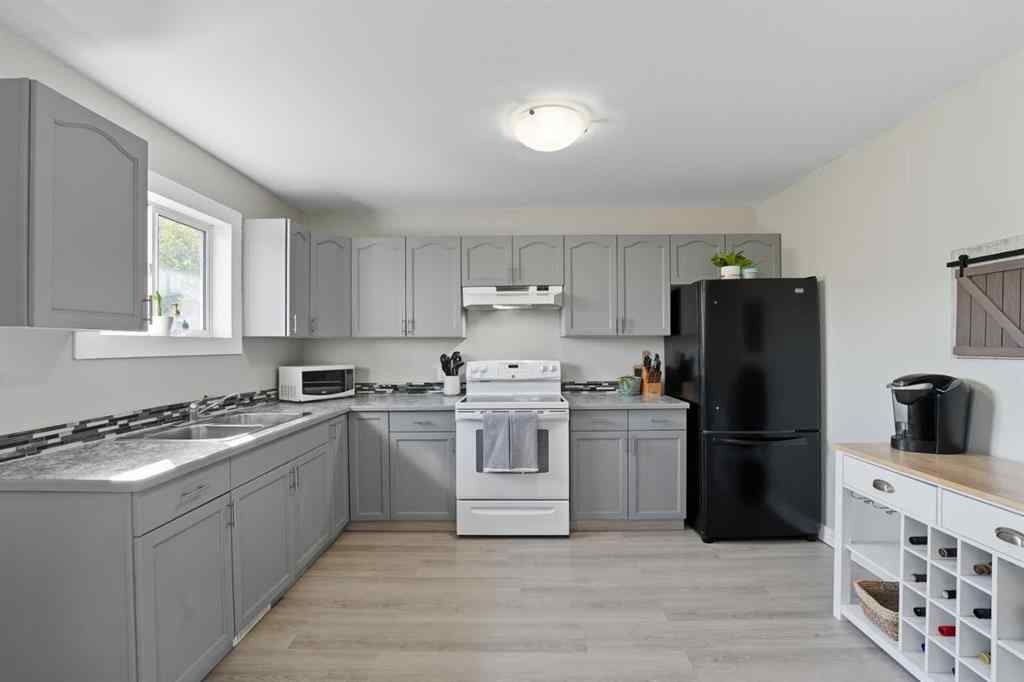 MLS® A2257371 - 4915 Womacks Road  in NONE Blackfalds, Residential