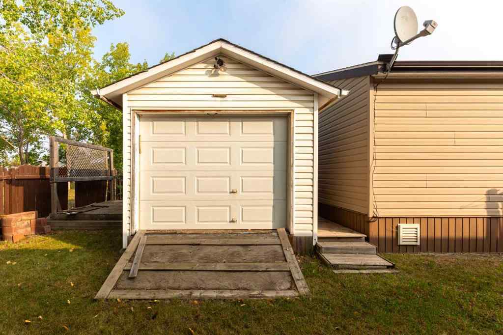 MLS® A2257379 - 392 Gregoire Crescent  in Gregoire Park Fort McMurray, Residential