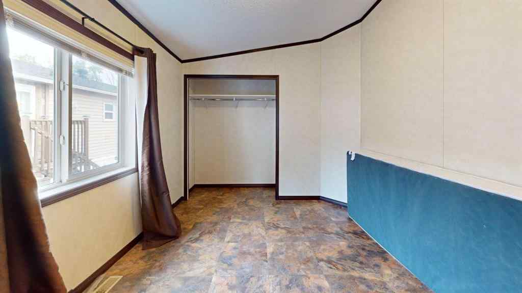 MLS® A2257379 - 392 Gregoire Crescent  in Gregoire Park Fort McMurray, Residential