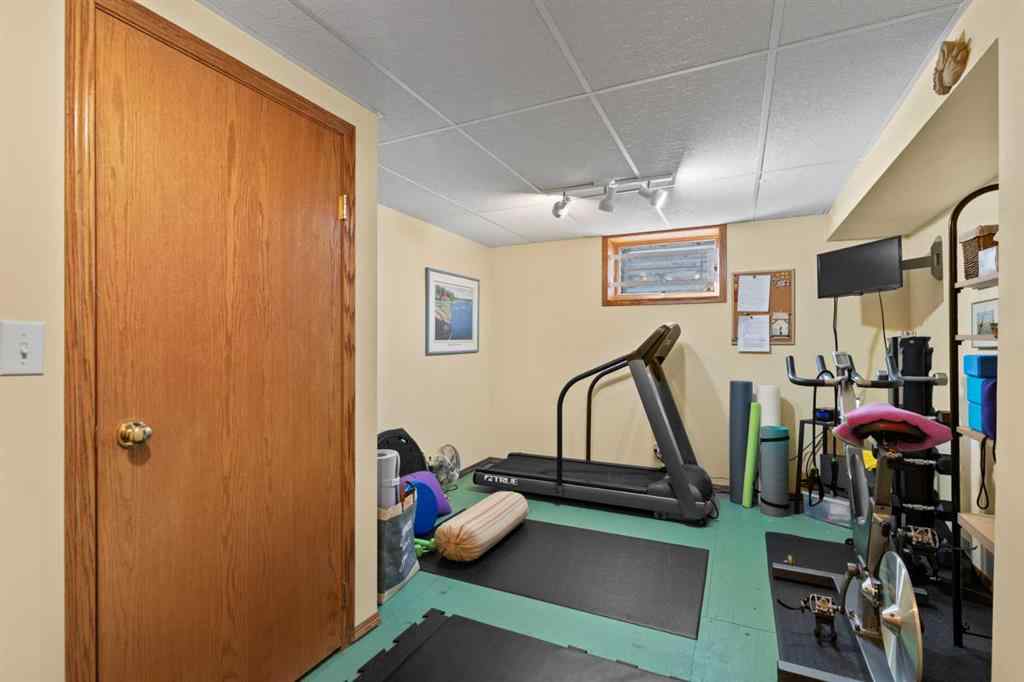 MLS® A2257380 - 2224 24 Avenue NW in Banff Trail Calgary, Residential