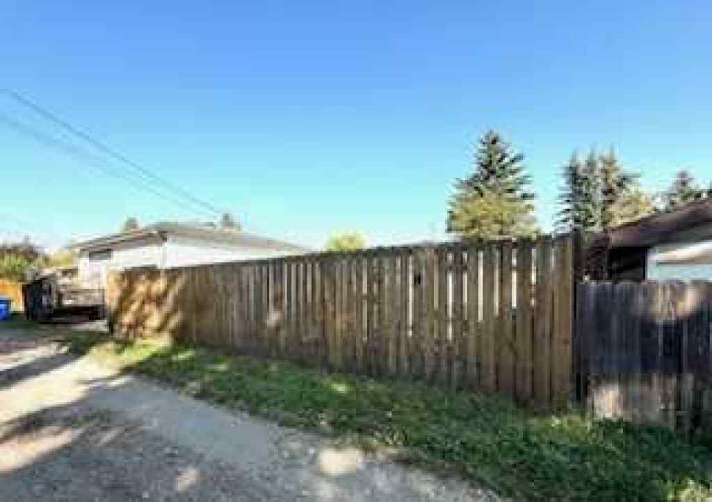 MLS® A2257395 - 25 Rossdale Road SW in Rosscarrock Calgary, Residential